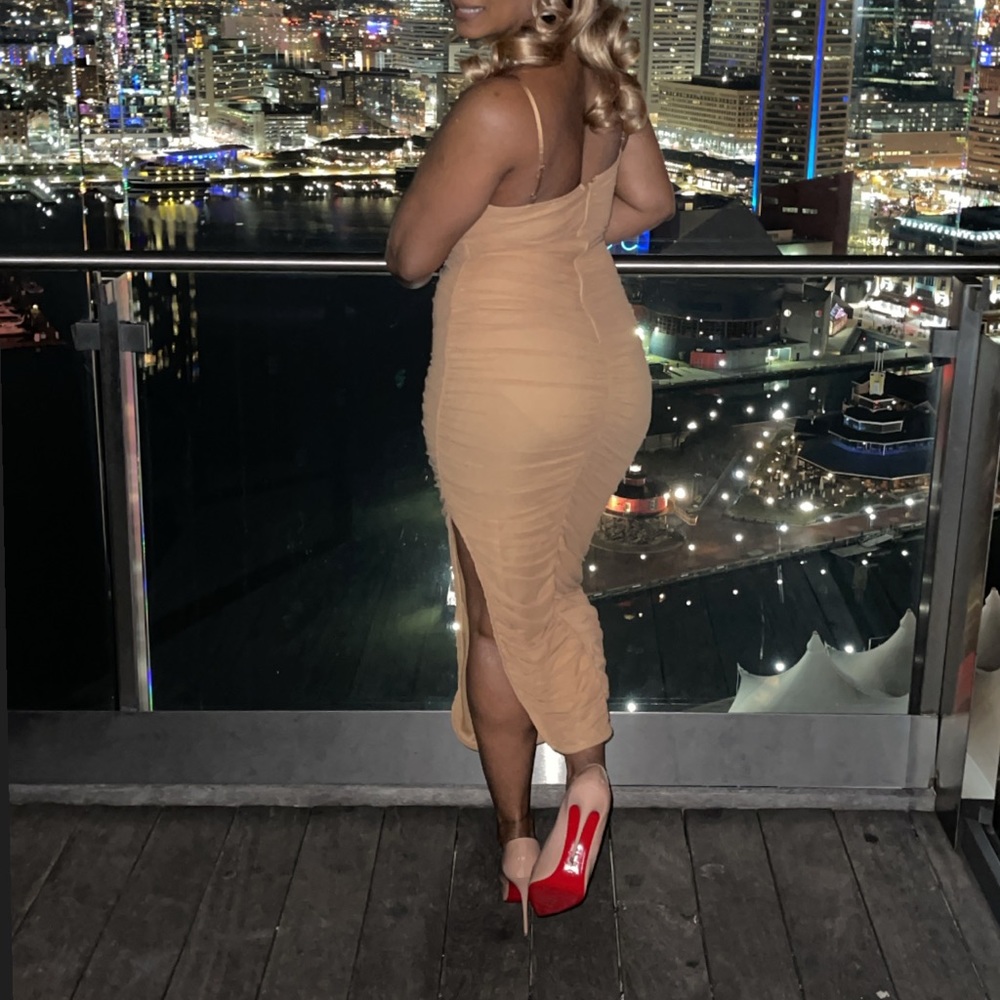 Elegant Form Fitting Tan Gown Side Split - image 3